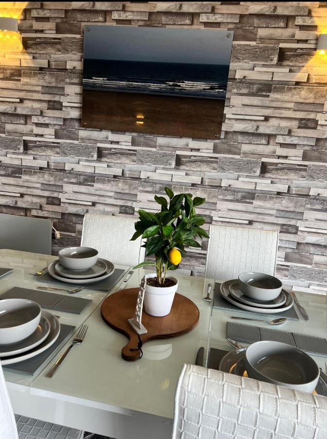Sea View Lavish Apartment Sky Tv Whirlpool Bath Huge Balcony Newly Refurbished Bridlington Zewnętrze zdjęcie