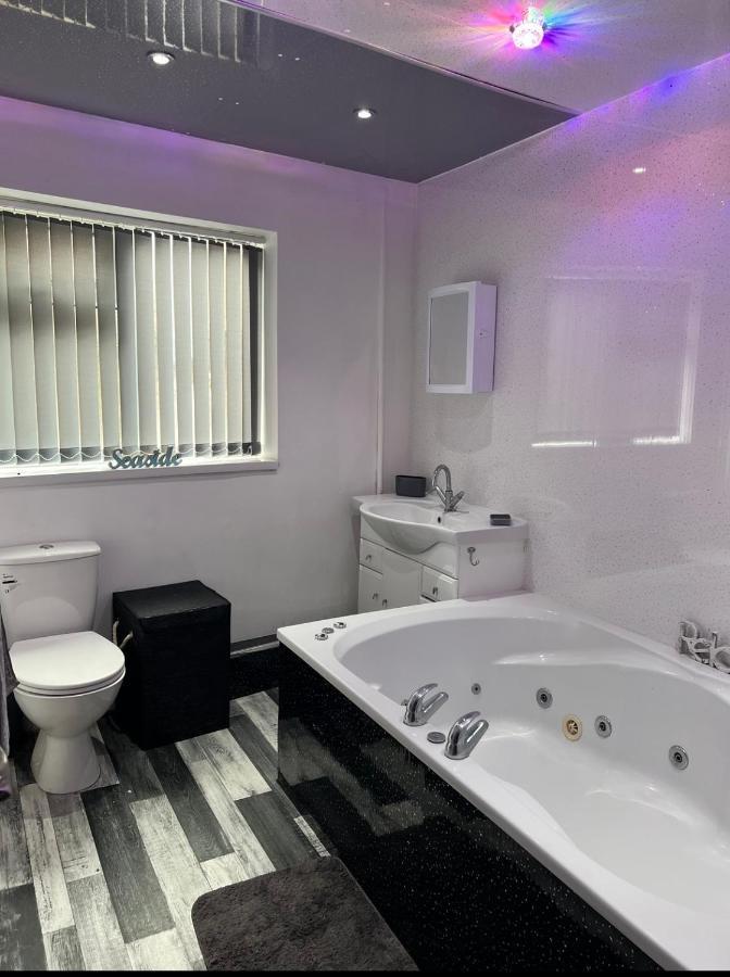 Sea View Lavish Apartment Sky Tv Whirlpool Bath Huge Balcony Newly Refurbished Bridlington Zewnętrze zdjęcie
