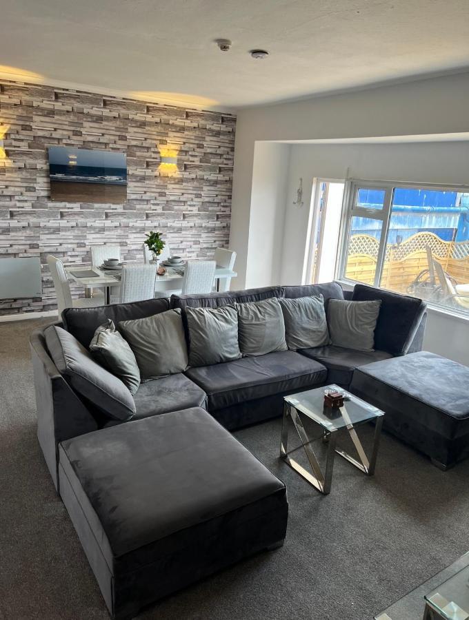 Sea View Lavish Apartment Sky Tv Whirlpool Bath Huge Balcony Newly Refurbished Bridlington Zewnętrze zdjęcie